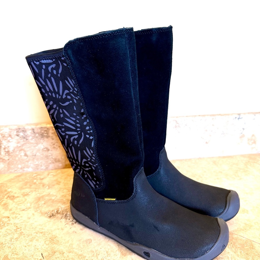 New Keen Moxie Tall Waterproof Black, Big Girl Boots Size 4 or Women‘s Size 6.